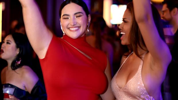 SI Swimsuit 2022 cover model Yumi Nu with 2021 cover model Leyna Bloom.